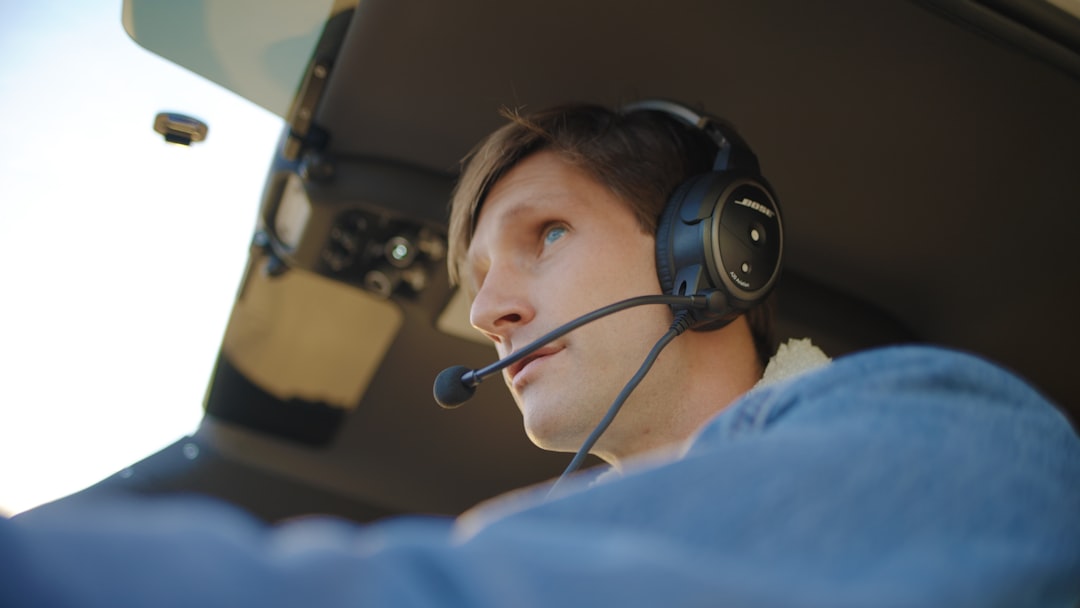 pilot-wearing-headset-in-airplane-cockpit-scw9t5-64ti